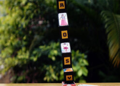 name and pictures appear while taking out greeting box